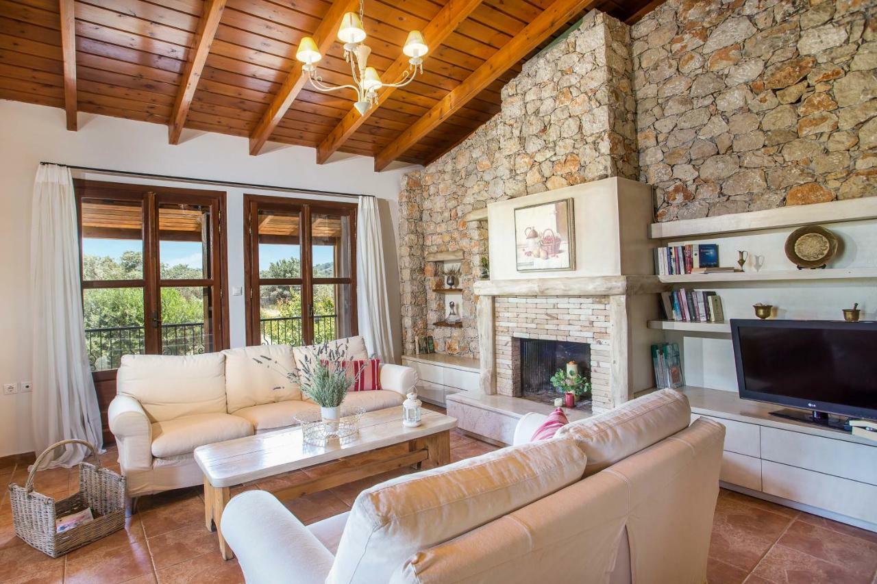 Sunny Countryside Villa - With Private Pool ファリラキ エクステリア 写真