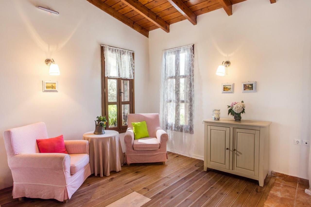 Sunny Countryside Villa - With Private Pool ファリラキ エクステリア 写真