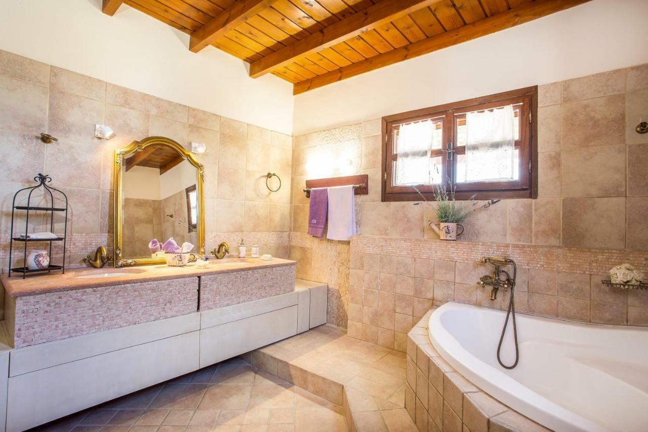 Sunny Countryside Villa - With Private Pool ファリラキ エクステリア 写真